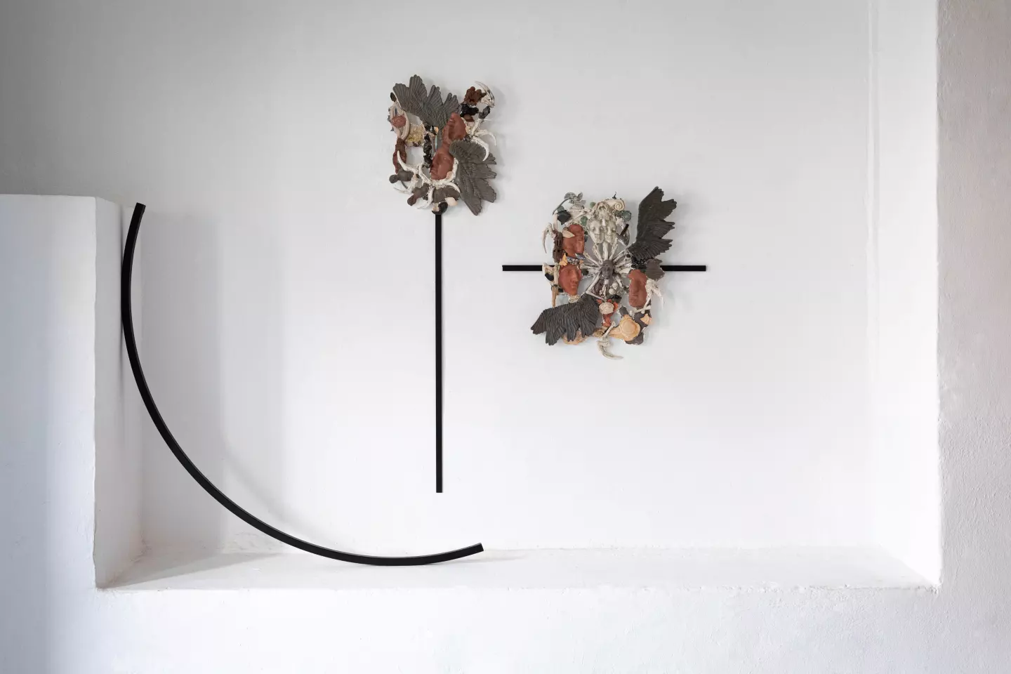Céline Struger, La Gauche Divine II+I, 2024, stucco, plaster, steel, 140 × 38 cm and 58 × 72 cm