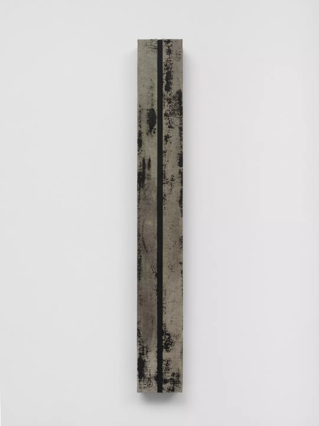 Laura Sachs, II 071 F, 2025, oil and dust on canvas, 78 × 10.5 × 4.5 cm