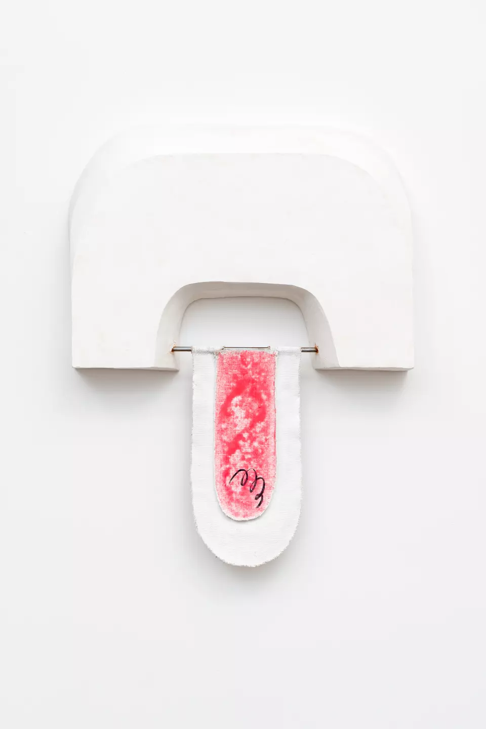 Sur le bout de la langue, 2020, plaster, tow, steel, burlap, gesso, resin, pigments, ink, 107 x 89 x 14 cm