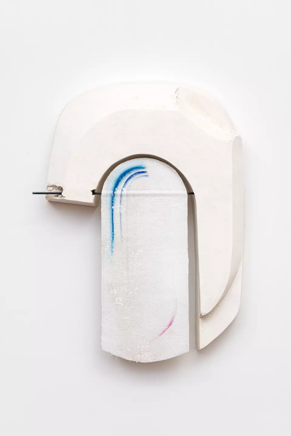 Dents de la cascade, plaster, tow, steel, burlap, gesso, oil, dry pastel, 107 x 80 x 19 cm