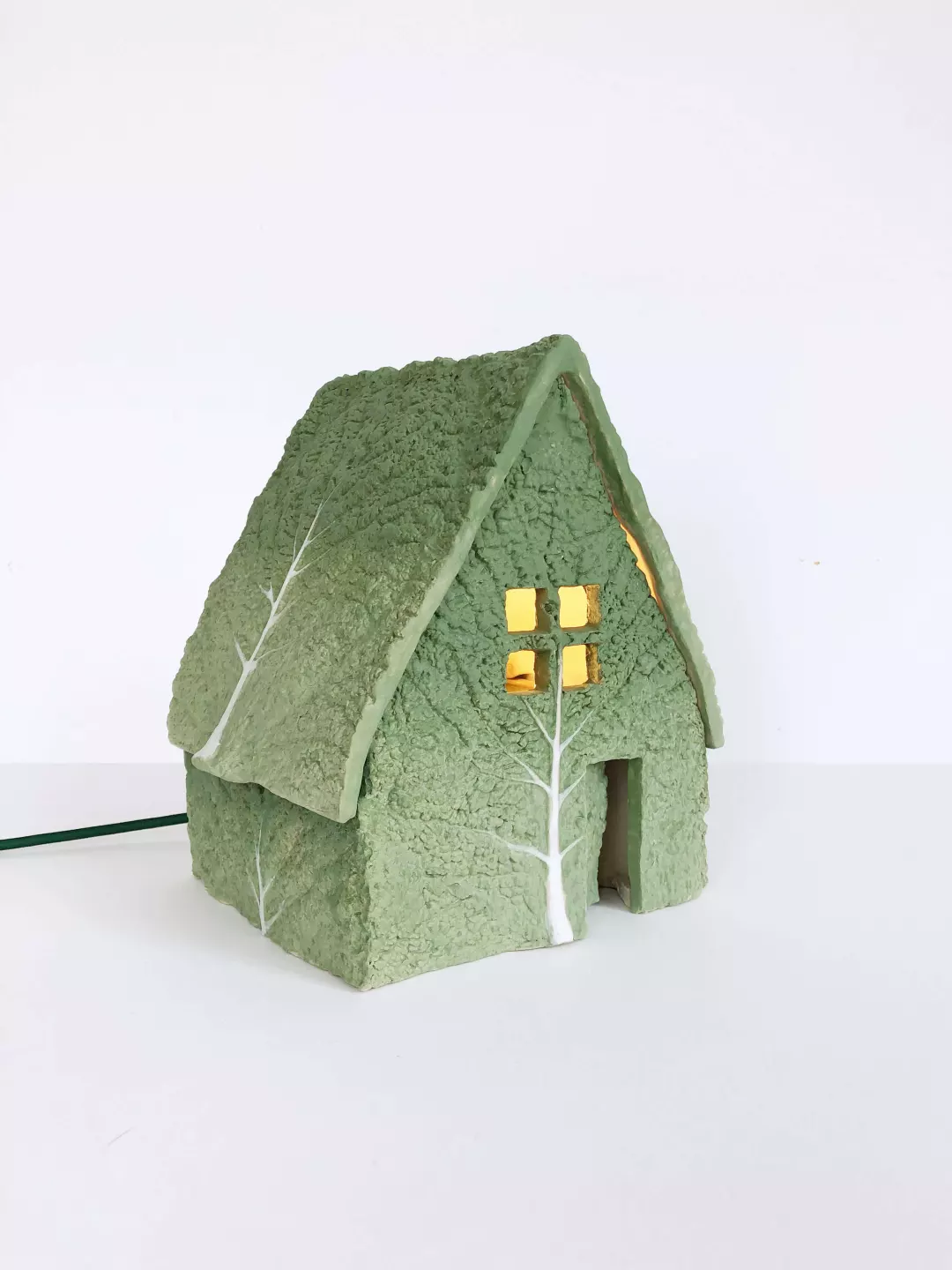 Éléonore Joulin, Le Logis de feuilles de chou, 2023, Clay with chrome, zirconium stoneware, 20 × 22 × 22 cm