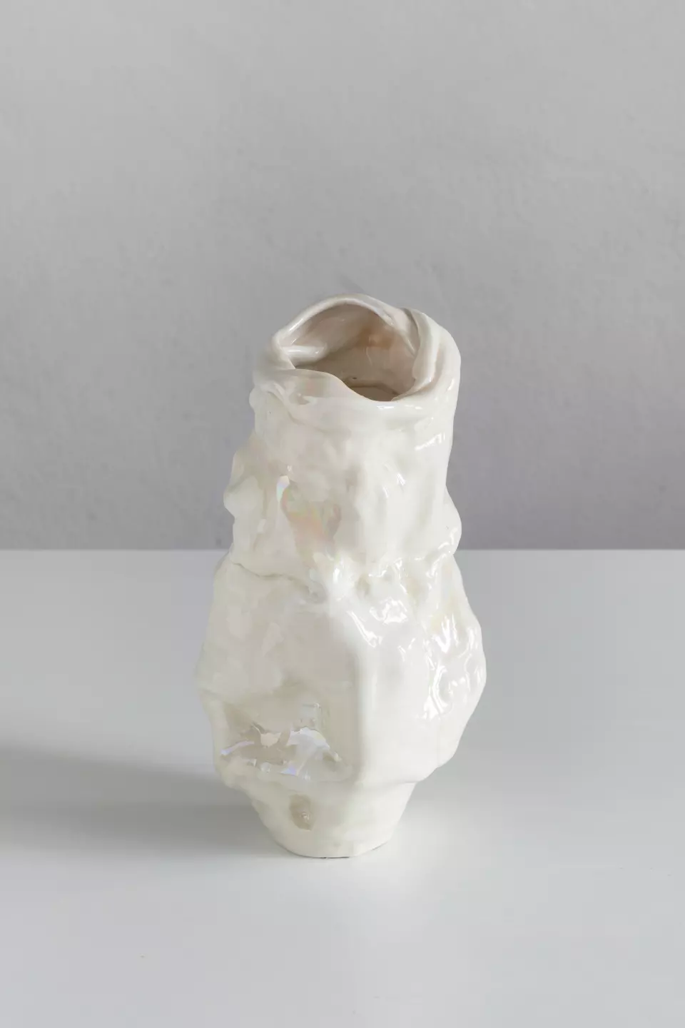 Cloudy #8, 2020, porcelain, lustre, glaze, 26 x 13 x 13 cm